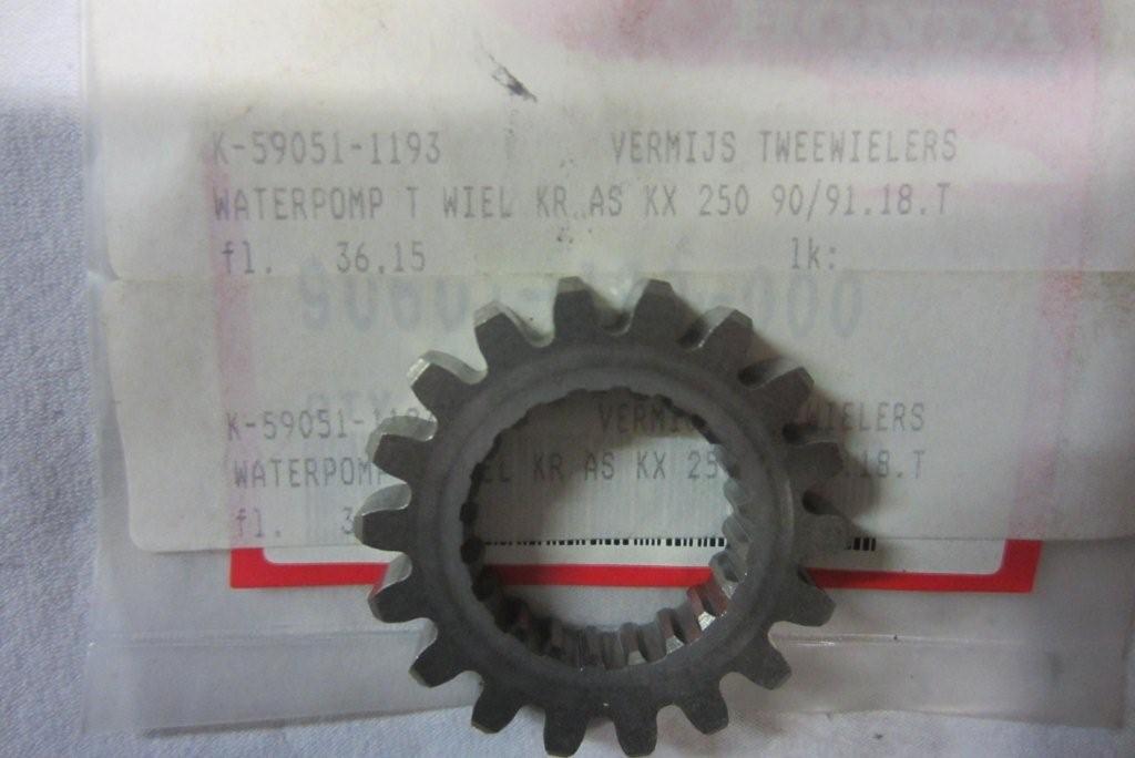 Waterpomp tandwiel krukas KX 250 90/91 18.t.